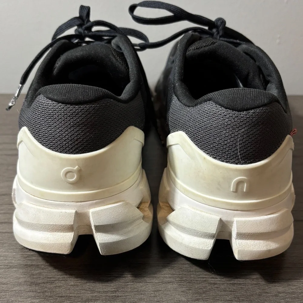 On Cloud On Running‎ Women's Cloudflyer 4 Sneakers Black White Size 8